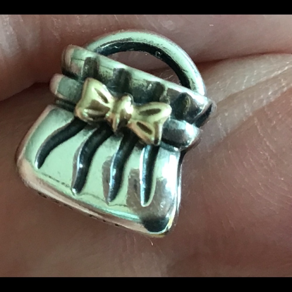 Pandora puts charm